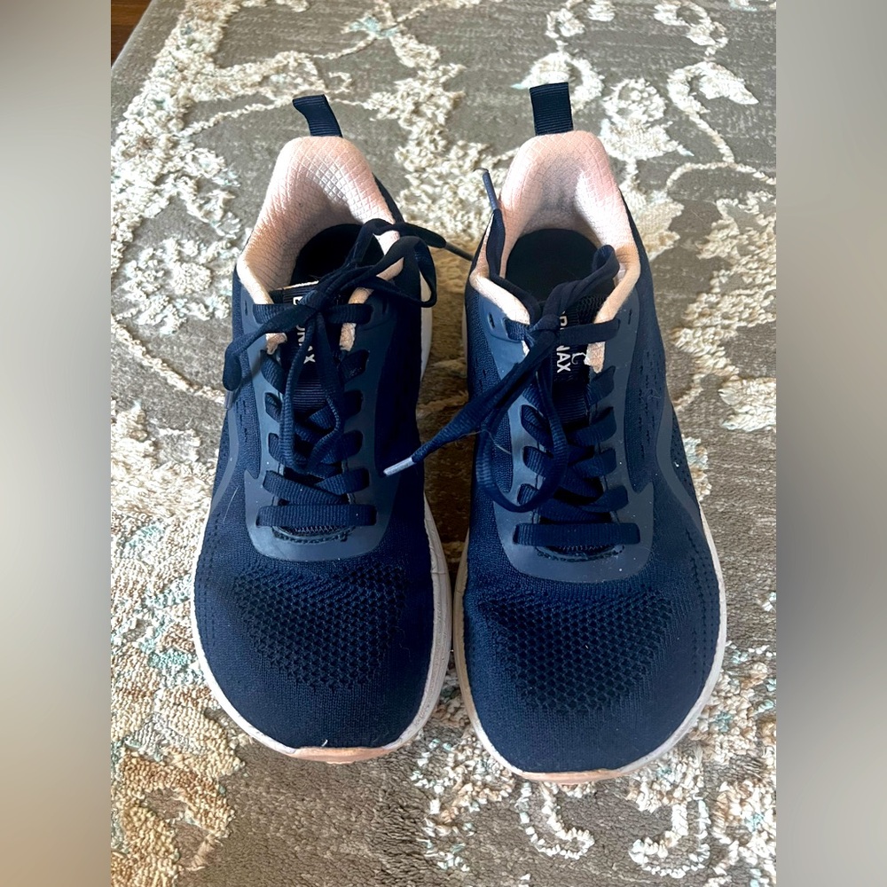 Bronax Wide Toe Box Sneakers Women Size 7